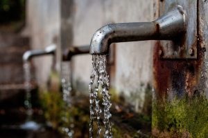 De la Fuente al Grifo: Métodos y Tecnologías para el Tratamiento y Depuración del Agua en el Hogar